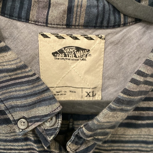 Vans Mens SS Buttoned Striped Shirt Color Gray/Blue Size XL - Picture 2 of 7